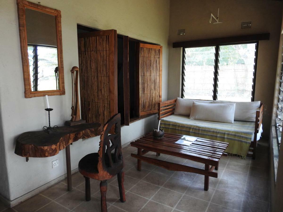 Norman Carr Cottage Monkey Bay Exterior foto